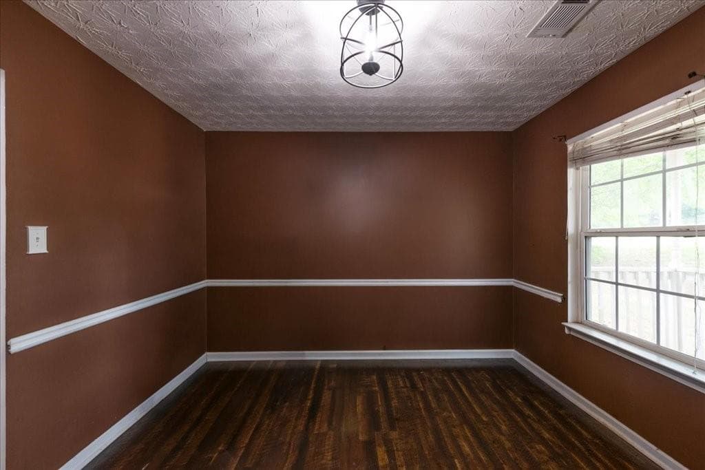 3 bedroom, 2 bathroom, 1,874 sq ft single family residence for sale at 215 Highgrove Drive, Covington, GA 30016 — photo 4