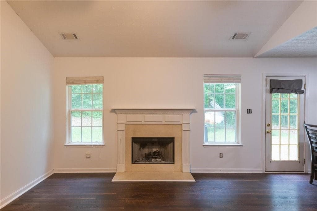 3 bedroom, 2 bathroom, 1,874 sq ft single family residence for sale at 215 Highgrove Drive, Covington, GA 30016 — photo 5