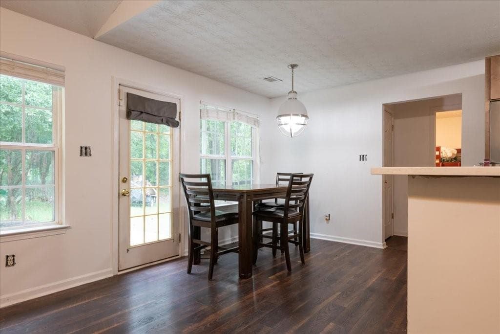 3 bedroom, 2 bathroom, 1,874 sq ft single family residence for sale at 215 Highgrove Drive, Covington, GA 30016 — photo 6