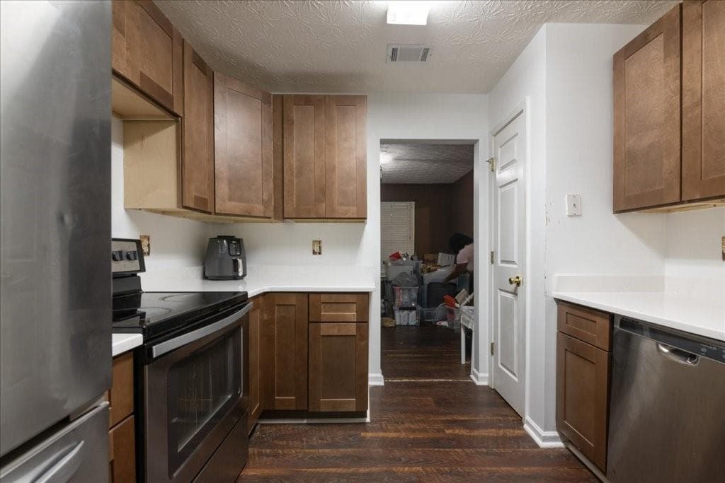 3 bedroom, 2 bathroom, 1,874 sq ft single family residence for sale at 215 Highgrove Drive, Covington, GA 30016 — photo 7
