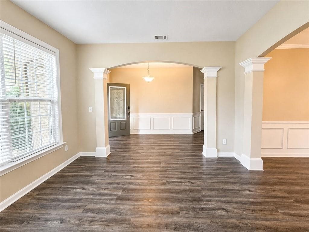 4 bedroom, 3 bathroom, 3,161 sq ft single family residence under contract at 562 Preserve Park Drive, Loganville, GA 30052 — photo 5