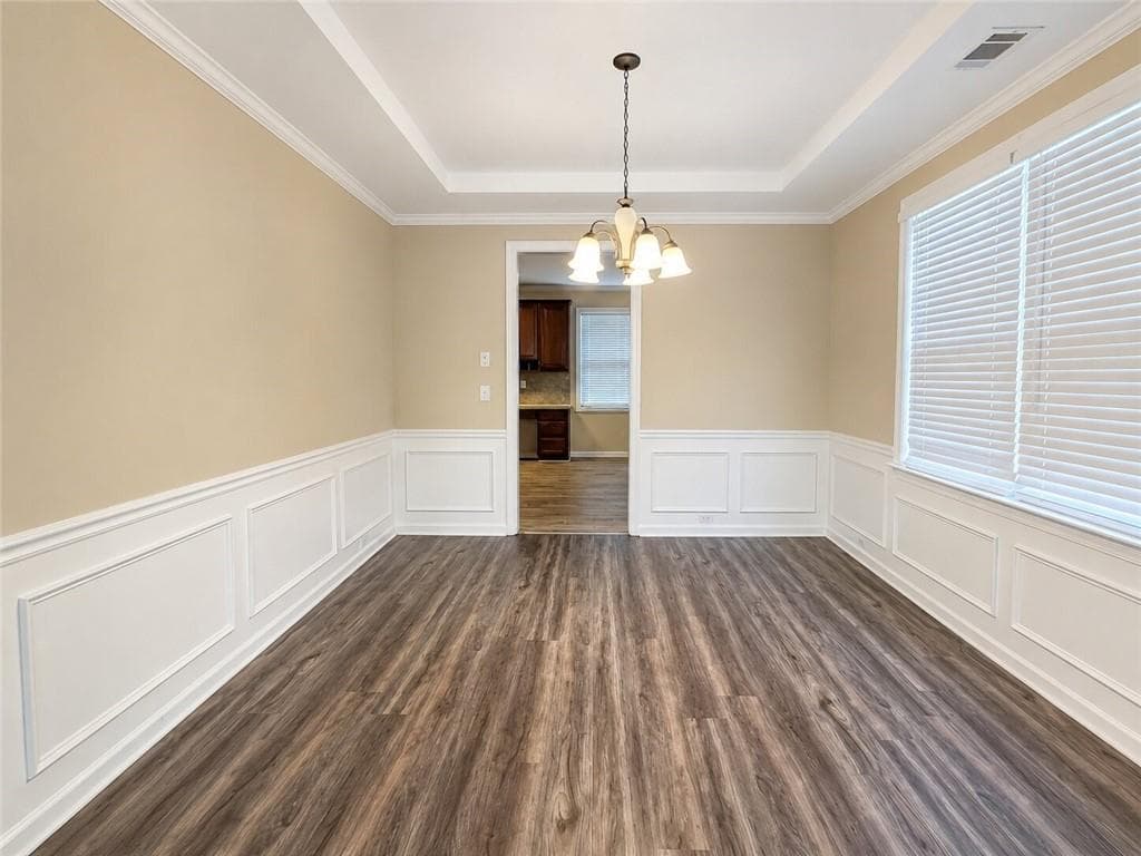 4 bedroom, 3 bathroom, 3,161 sq ft single family residence under contract at 562 Preserve Park Drive, Loganville, GA 30052 — photo 6