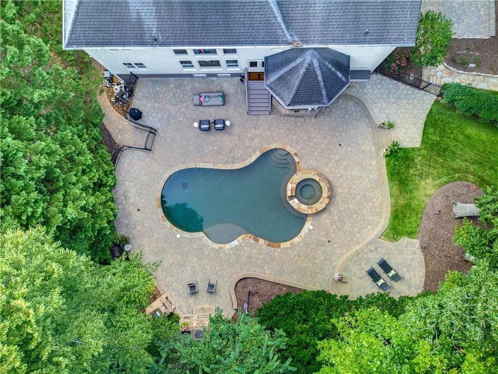 6 bedroom, 5 bathroom, 3,570 sq ft single family residence under contract at 565 Greenview Terrace, Milton, GA 30004 — photo 4