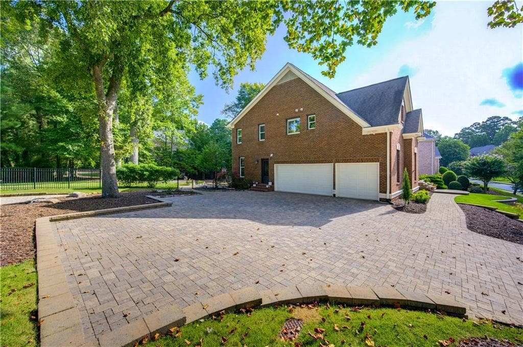 6 bedroom, 5 bathroom, 3,570 sq ft single family residence under contract at 565 Greenview Terrace, Milton, GA 30004 — photo 8