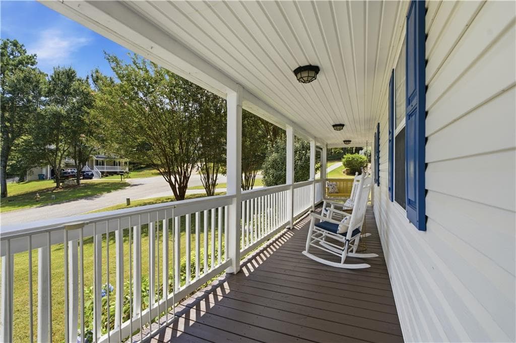 4 bedroom, 3 bathroom, 2,384 sq ft single family residence under contract at 16 Hames Point, Adairsville, GA 30103 — photo 8