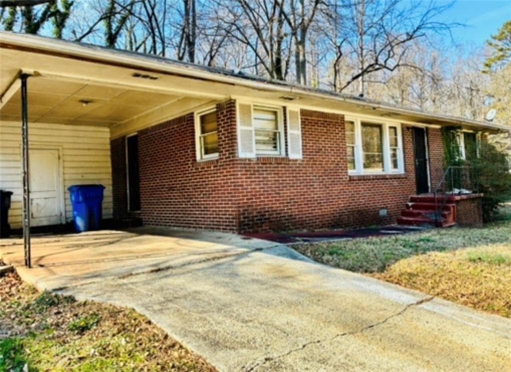 3 bedroom, 1 bathroom, 1,078 sq ft single family residence for sale at 2737 Altaview Drive, Atlanta, GA 30354 — photo 1 of 8