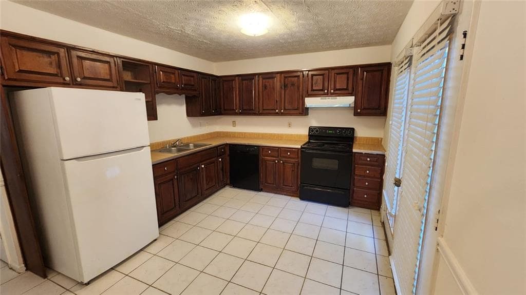 2 bedroom, 3 bathroom, 1,188 sq ft townhouse for sale at 631 Hunting Creek Lane, Conyers, GA 30013 — photo 2