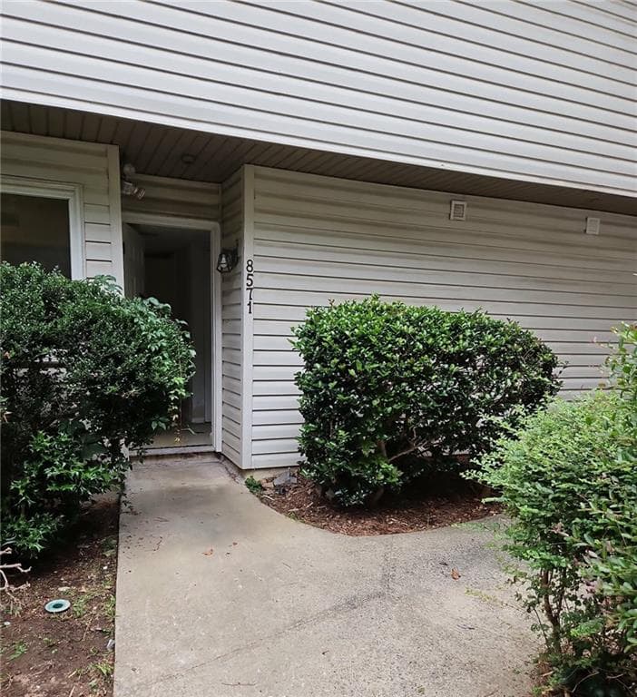 3 bedroom, 2 bathroom, 1,418 sq ft condominium under contract at 8571 Parkside Drive, Jonesboro, GA 30238