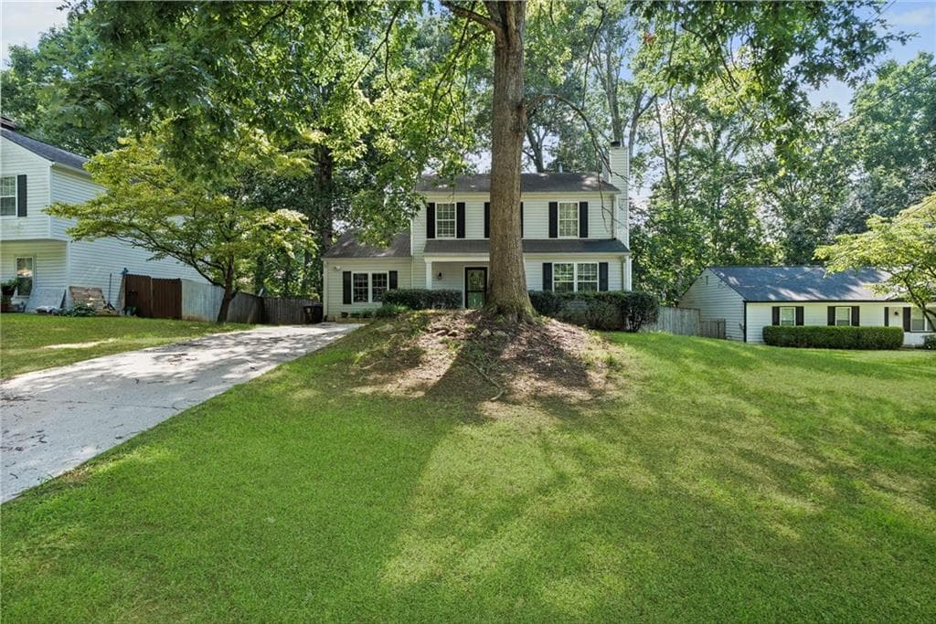 3 bedroom, 3 bathroom, 1,396 sq ft single family residence for rent at 10390 Rillridge Court, Alpharetta, GA 30022 for $2,100 a month — photo 2