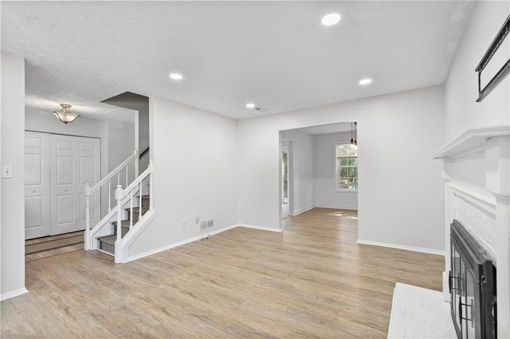 3 bedroom, 3 bathroom, 1,396 sq ft single family residence for rent at 10390 Rillridge Court, Alpharetta, GA 30022 for $2,100 a month — photo 3