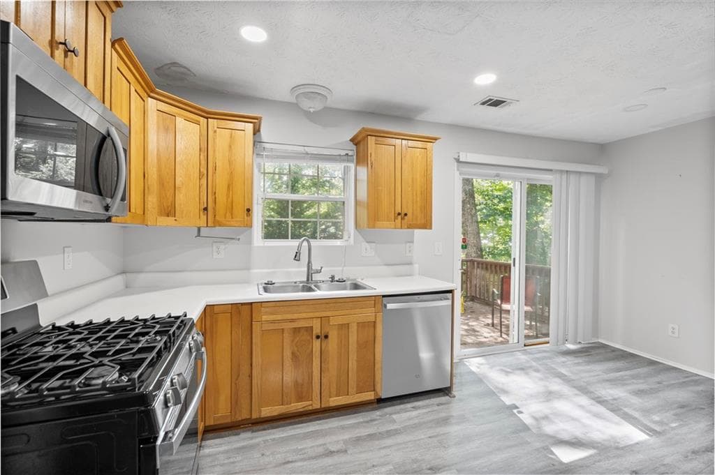 3 bedroom, 3 bathroom, 1,396 sq ft single family residence for rent at 10390 Rillridge Court, Alpharetta, GA 30022 for $2,100 a month — photo 10