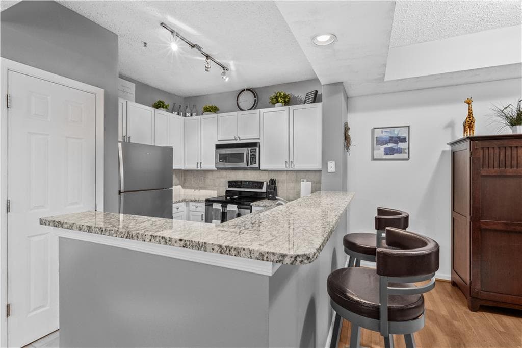2 bedroom, 2 bathroom, 1,181 sq ft condominium for sale at 1250 Parkwood Circle 2108, Atlanta, GA 30339 — photo 3