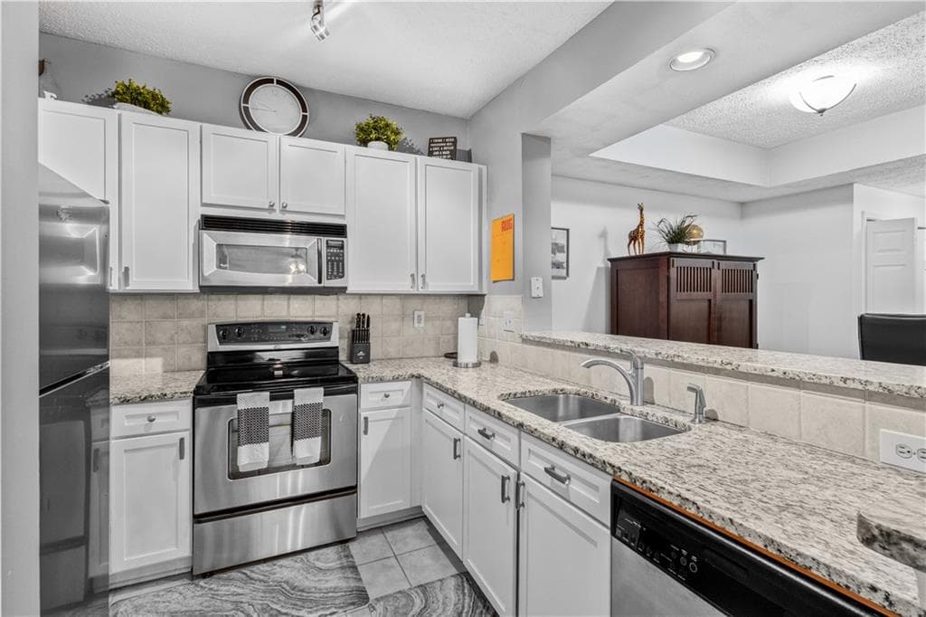 2 bedroom, 2 bathroom, 1,181 sq ft condominium for sale at 1250 Parkwood Circle 2108, Atlanta, GA 30339 — photo 4