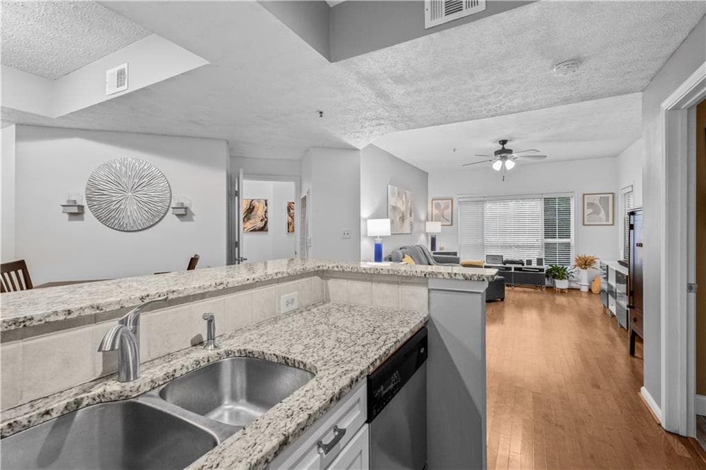 2 bedroom, 2 bathroom, 1,181 sq ft condominium for sale at 1250 Parkwood Circle 2108, Atlanta, GA 30339 — photo 5