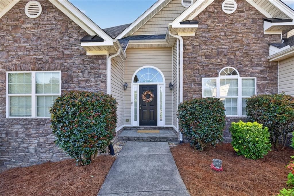 4 bedroom, 2 bathroom, 2,059 sq ft single family residence under contract at 1129 Woodmere Drive, Loganville, GA 30052 — photo 3