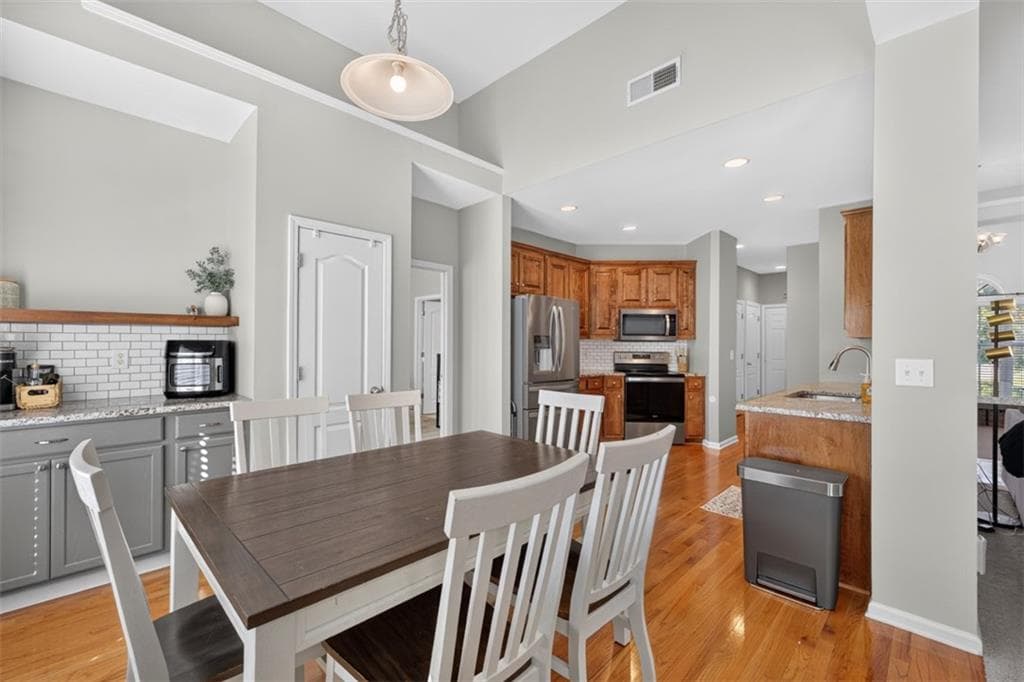 4 bedroom, 2 bathroom, 2,059 sq ft single family residence under contract at 1129 Woodmere Drive, Loganville, GA 30052 — photo 8