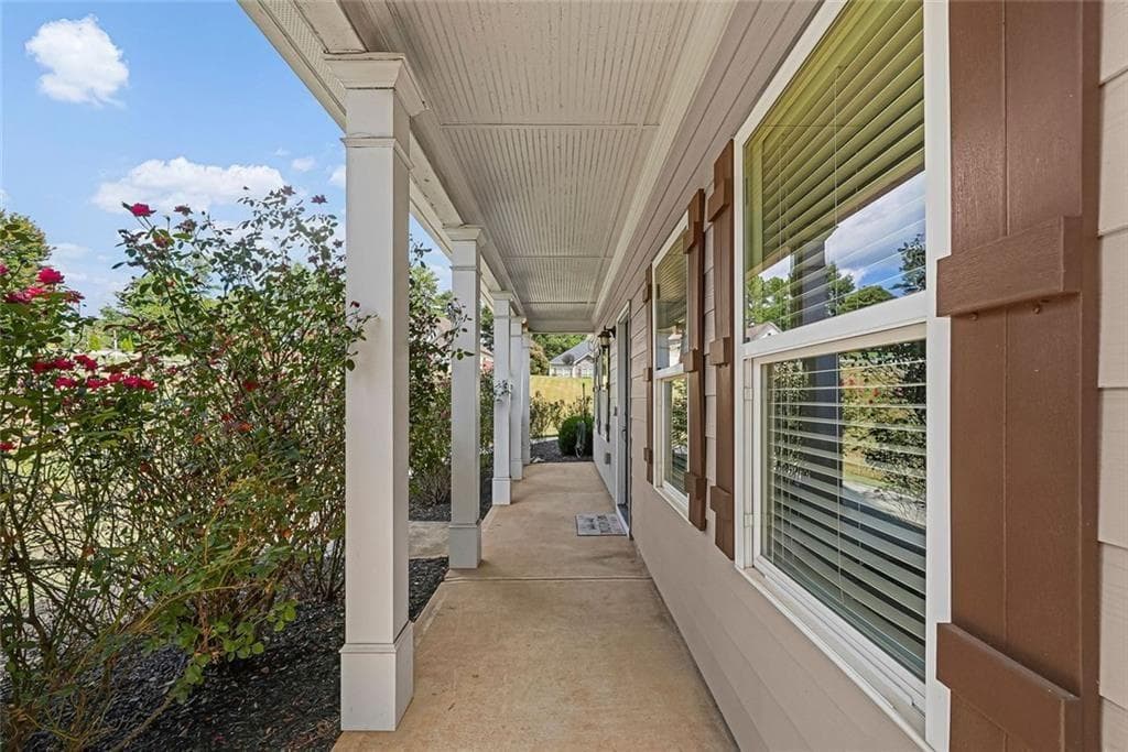 4 bedroom, 3 bathroom, 2,272 sq ft single family residence for sale at 2835 Shadowstone Way, Winder, GA 30680 — photo 3