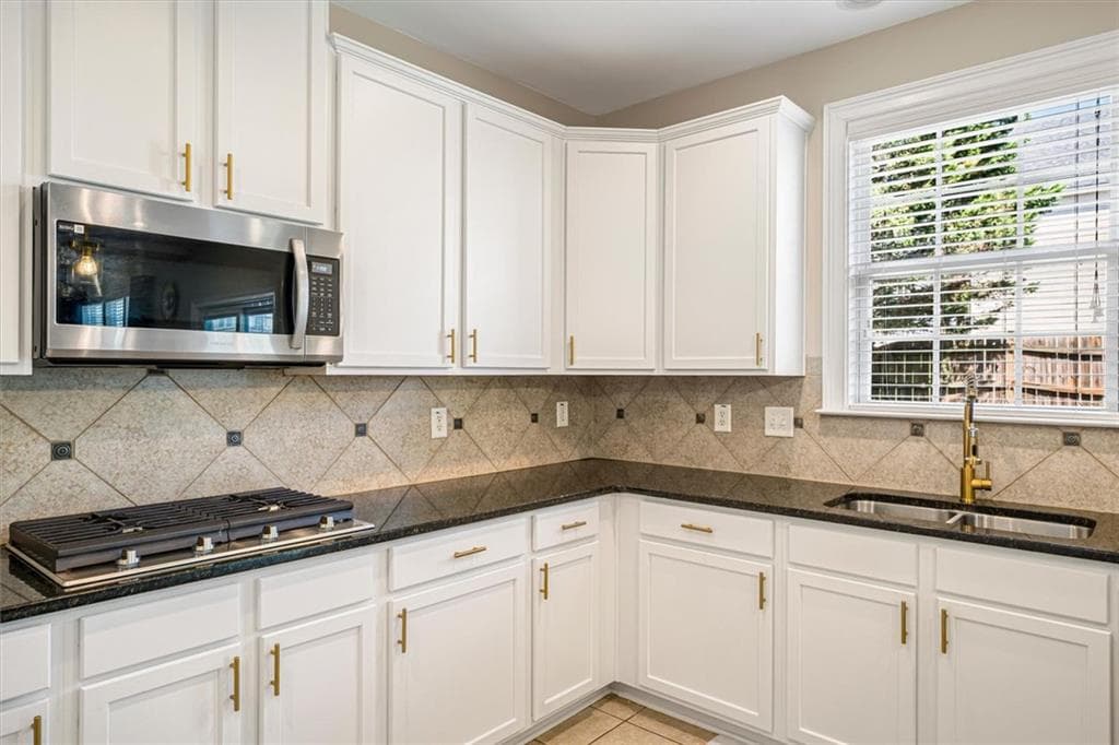 5 bedroom, 5 bathroom, 3,844 sq ft single family residence for sale at 3676 Bridge Walk Drive, Lawrenceville, GA 30044 — photo 5