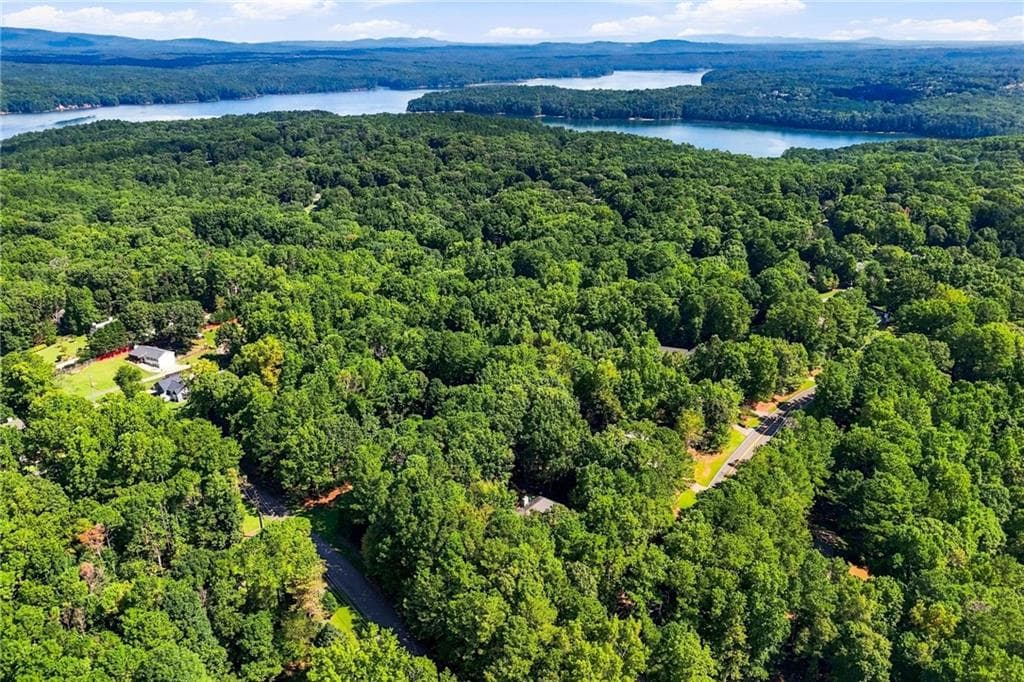3 bedroom, 3 bathroom, 2,031 sq ft single family residence for sale at 368 N Victoria Road, Woodstock, GA 30189 — photo 3