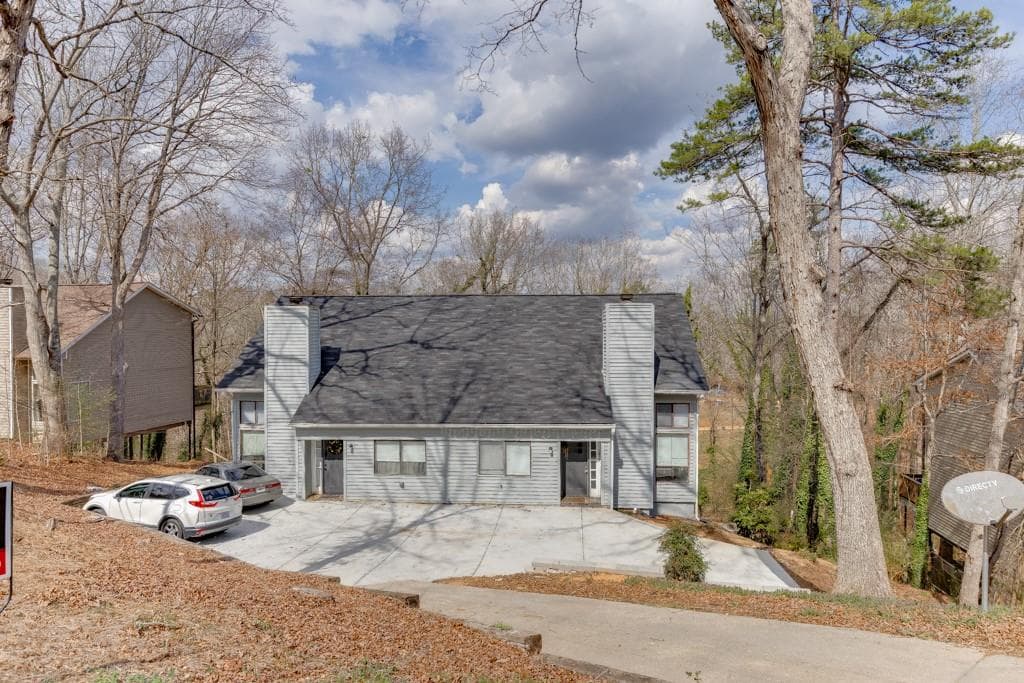 6 bedroom, 4 bathroom, 2,944 sq ft townhouse for sale at 3932 Darryl Lane, Gainesville, GA 30506 — photo 5