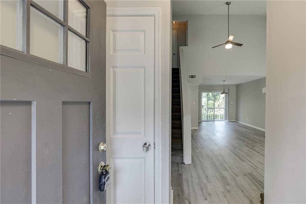 6 bedroom, 4 bathroom, 2,944 sq ft townhouse for sale at 3932 Darryl Lane, Gainesville, GA 30506 — photo 6