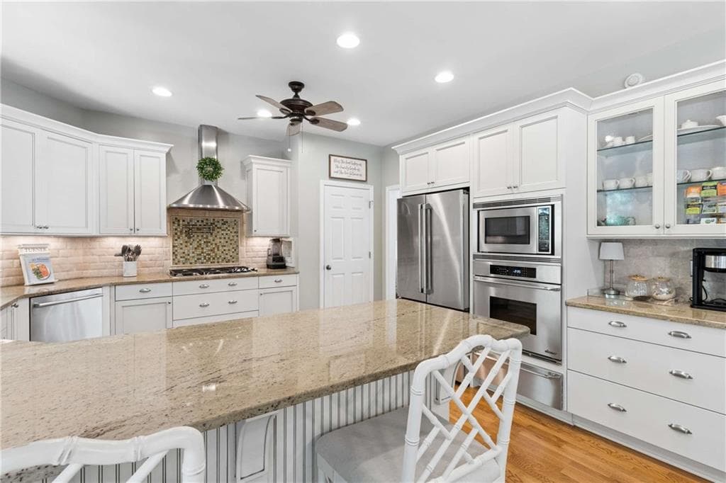 4 bedroom, 3 bathroom, 2,545 sq ft single family residence under contract at 3090 Salisbury Drive, Alpharetta, GA 30004 — photo 3