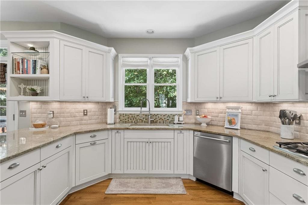 4 bedroom, 3 bathroom, 2,545 sq ft single family residence under contract at 3090 Salisbury Drive, Alpharetta, GA 30004 — photo 6
