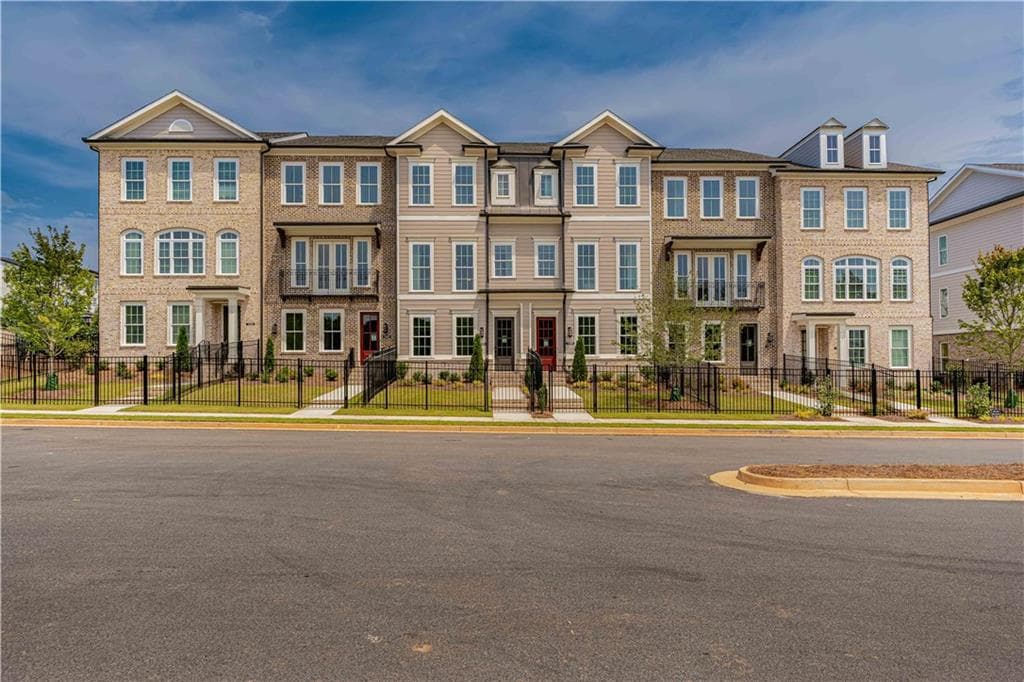 4 bedroom, 4 bathroom, 2,400 sq ft townhouse for sale at 1508 Westend Way 328, Cumming, GA 30041 — photo 2