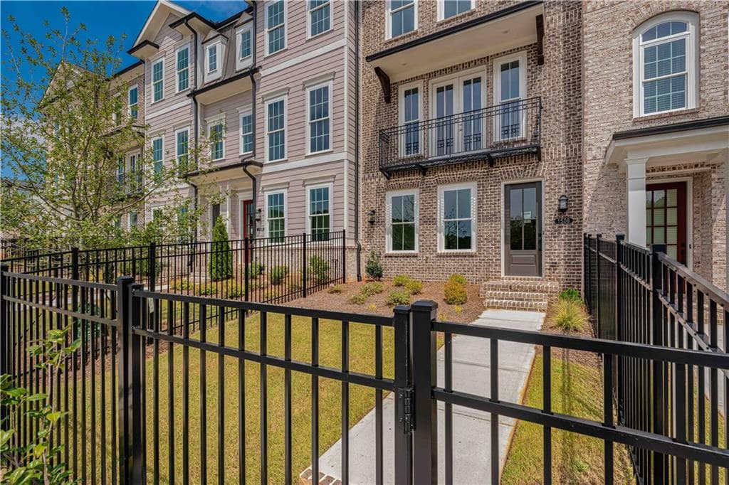 4 bedroom, 4 bathroom, 2,400 sq ft townhouse for sale at 1508 Westend Way 328, Cumming, GA 30041 — photo 3