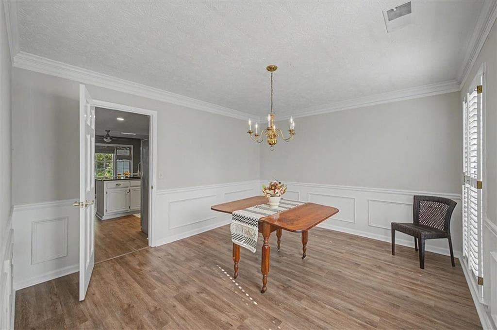 5 bedroom, 4 bathroom, 3,180 sq ft single family residence under contract at 1820 N Chestnut Grove Drive, Marietta, GA 30066 — photo 7