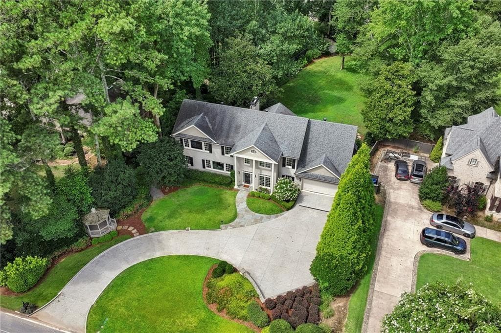 5 bedroom, 4 bathroom, 4,578 sq ft single family residence for rent at 4174 Powers Ferry Road, Atlanta, GA 30342 for $14,000 a month — photo 2
