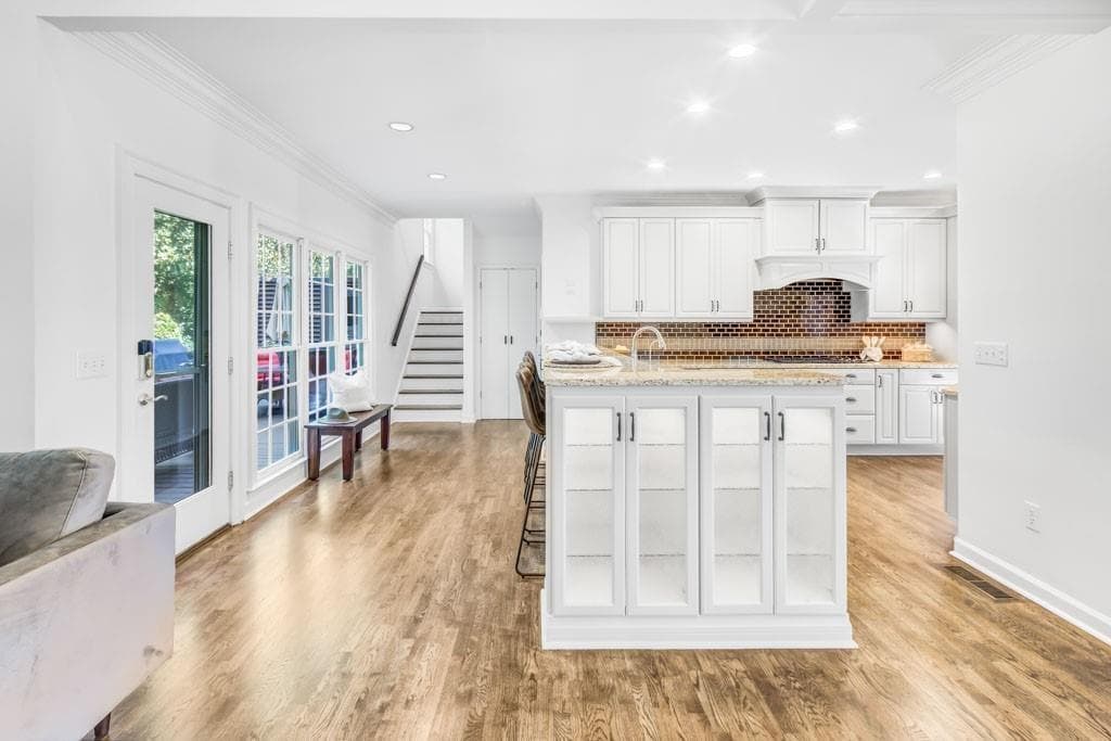 5 bedroom, 4 bathroom, 4,578 sq ft single family residence for rent at 4174 Powers Ferry Road, Atlanta, GA 30342 for $14,000 a month — photo 10