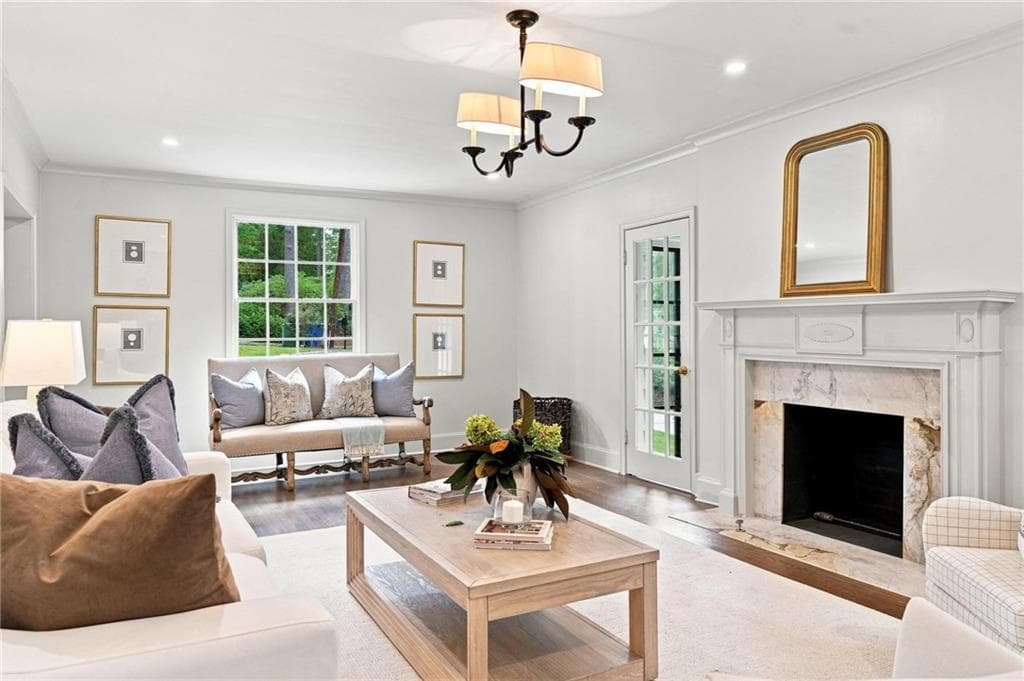 4 bedroom, 4 bathroom, 3,900 sq ft single family residence for sale at 2492 Alton Road, Atlanta, GA 30305 — photo 7