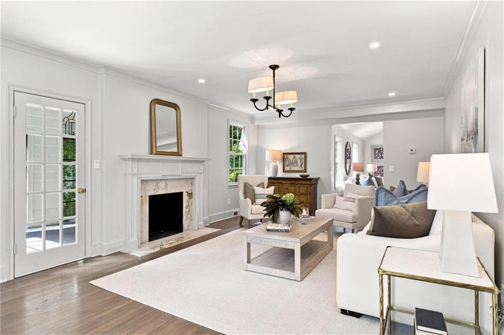 4 bedroom, 4 bathroom, 3,900 sq ft single family residence for sale at 2492 Alton Road, Atlanta, GA 30305 — photo 8