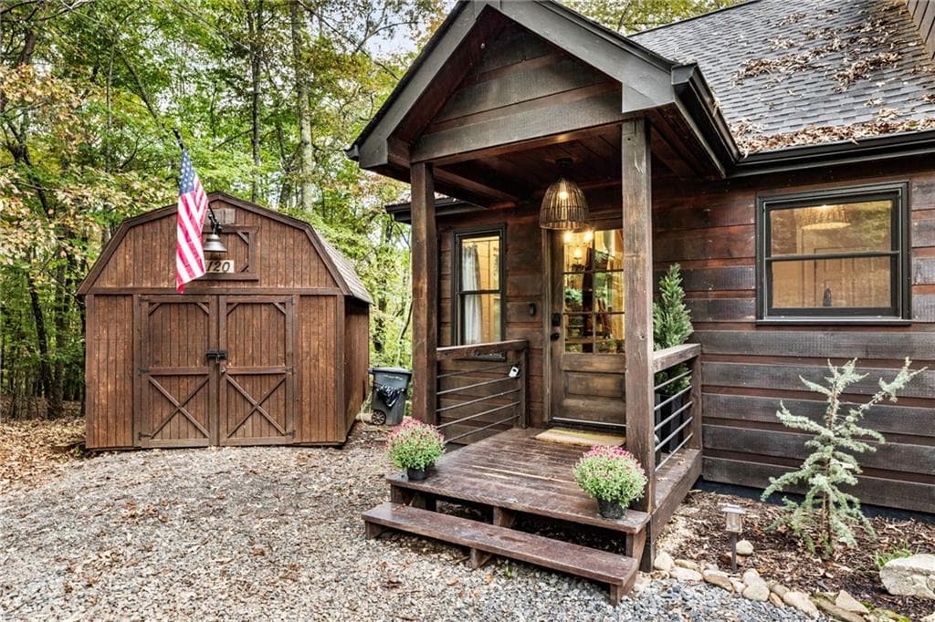 4 bedroom, 3 bathroom, 2,080 sq ft single family residence under contract at 120 Brookhaven Trail, Blue Ridge, GA 30513 — photo 7