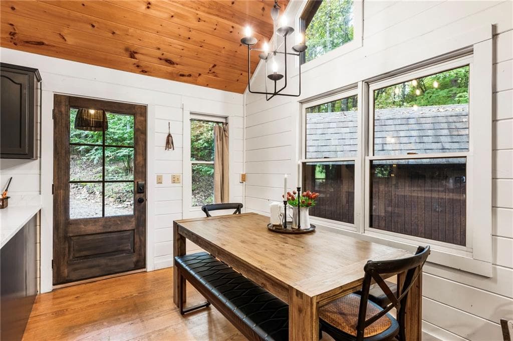 4 bedroom, 3 bathroom, 2,080 sq ft single family residence under contract at 120 Brookhaven Trail, Blue Ridge, GA 30513 — photo 8