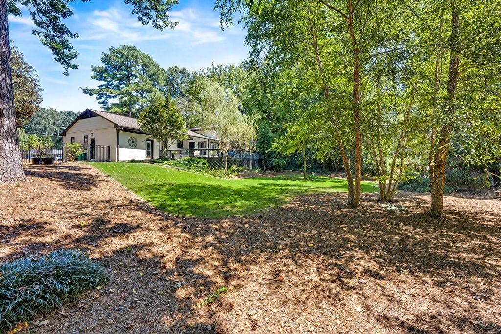 4 bedroom, 2 bathroom, 2,309 sq ft single family residence for sale at 747 Starlight Court, Sandy Springs, GA 30342 — photo 6