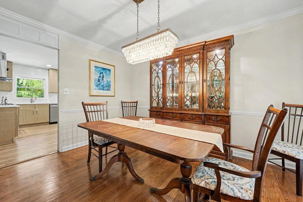 4 bedroom, 2 bathroom, 2,309 sq ft single family residence for sale at 747 Starlight Court, Sandy Springs, GA 30342 — photo 9