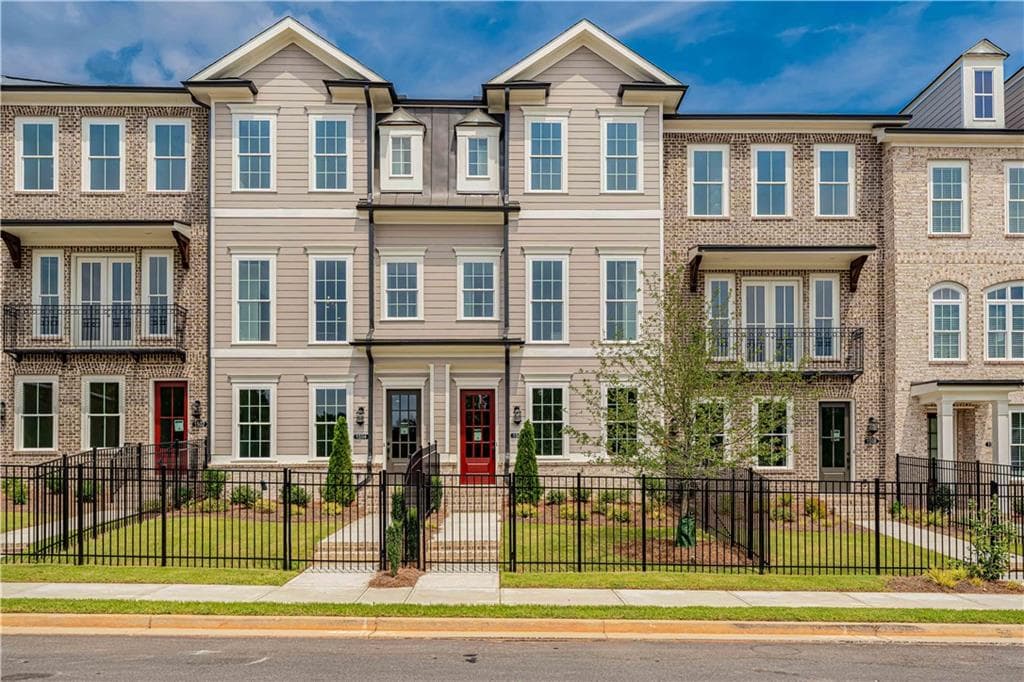 3 bedroom, 4 bathroom, 2,264 sq ft townhouse under contract at 1506 Westend Way 329, Cumming, GA 30041 — photo 2