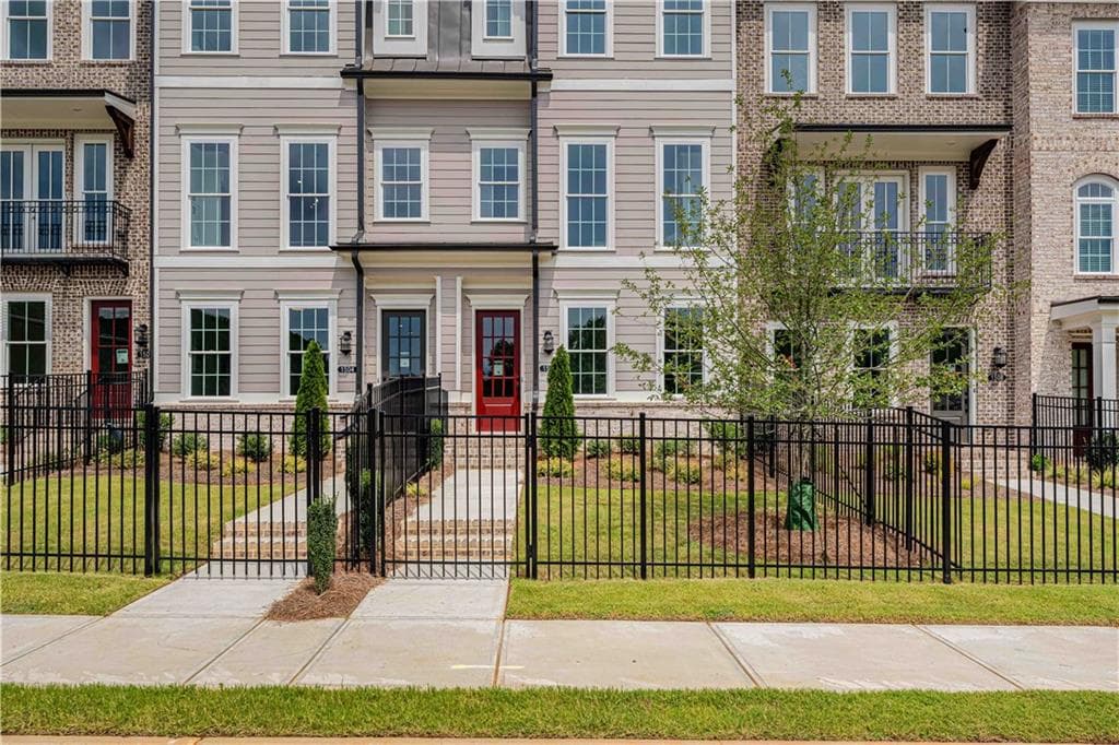 3 bedroom, 4 bathroom, 2,264 sq ft townhouse under contract at 1506 Westend Way 329, Cumming, GA 30041 — photo 3
