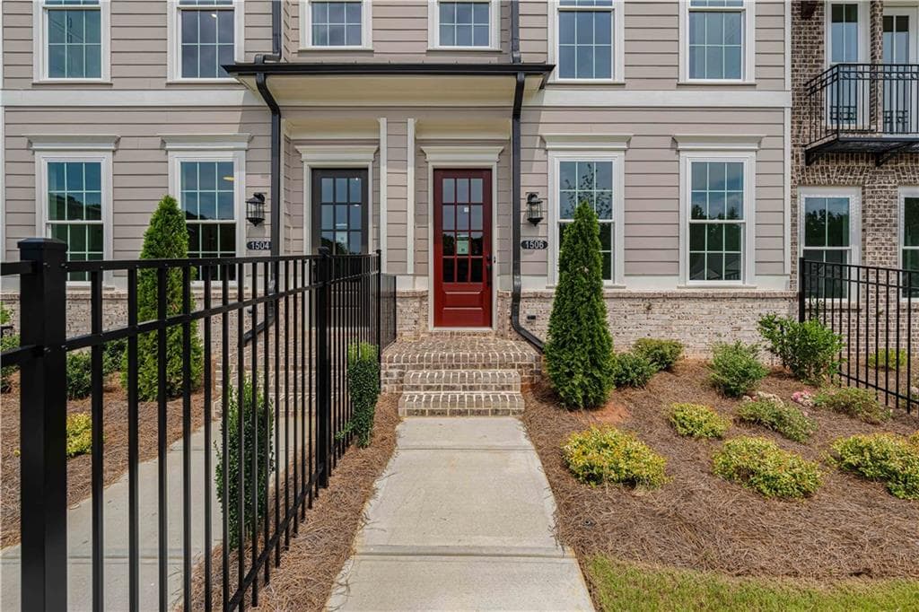 3 bedroom, 4 bathroom, 2,264 sq ft townhouse under contract at 1506 Westend Way 329, Cumming, GA 30041 — photo 4