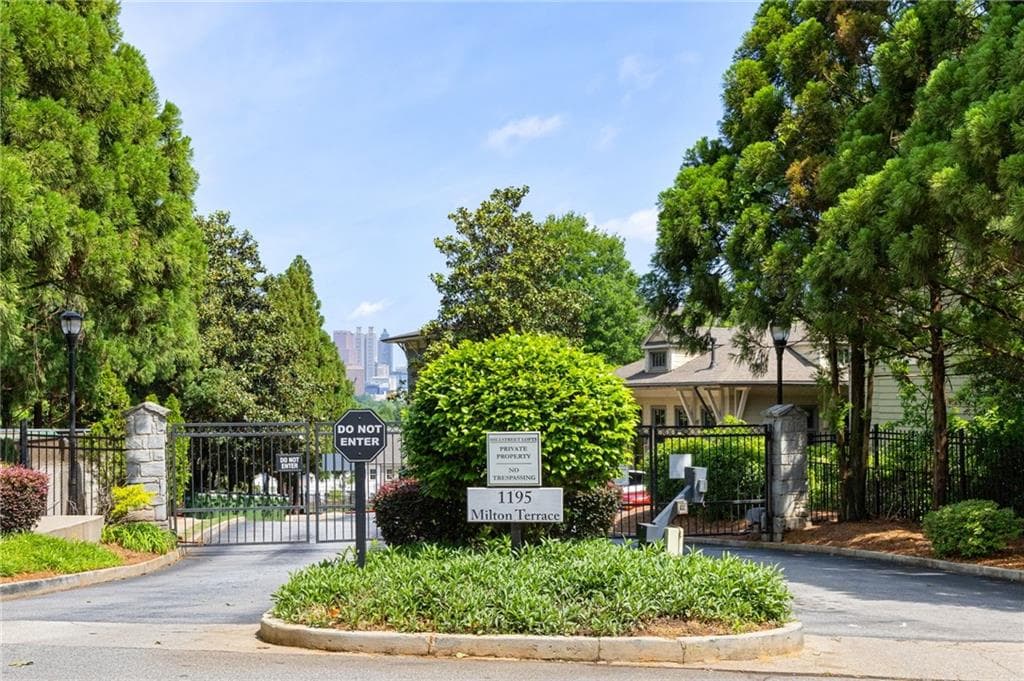 1 bedroom, 1 bathroom, 943 sq ft condominium for sale at 1195 Milton Terrace 1106, Atlanta, GA 30315 — photo 2