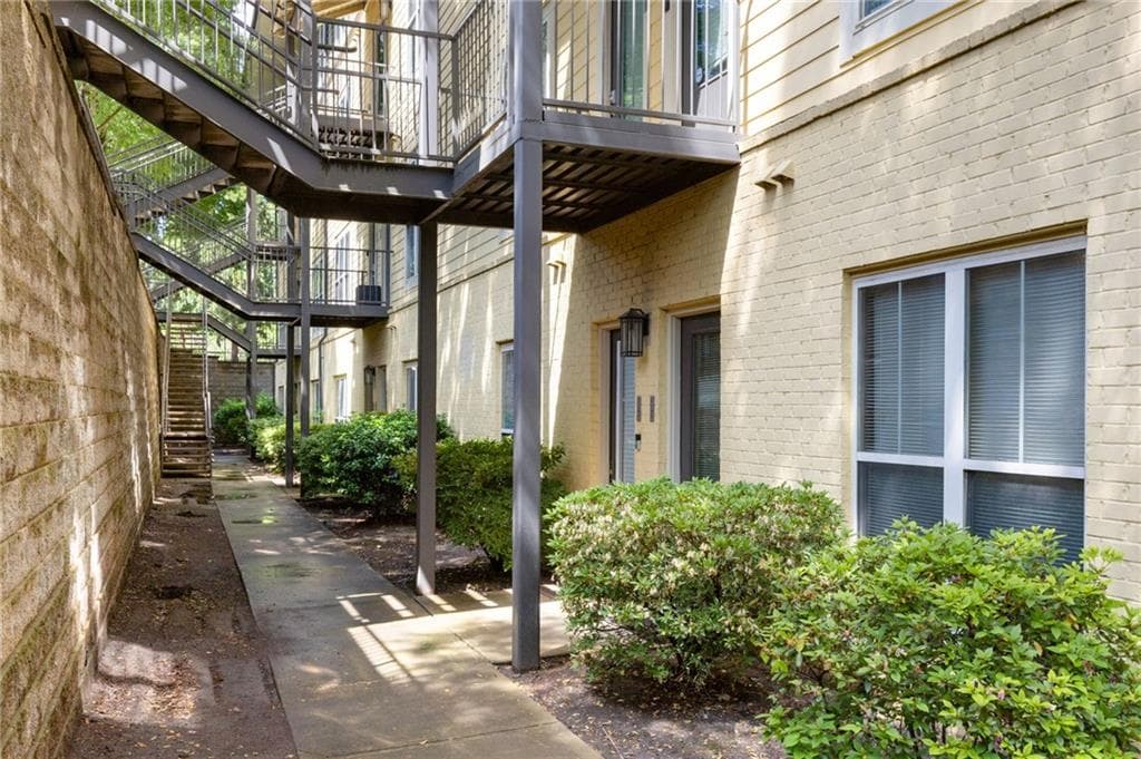 1 bedroom, 1 bathroom, 943 sq ft condominium for sale at 1195 Milton Terrace 1106, Atlanta, GA 30315 — photo 4