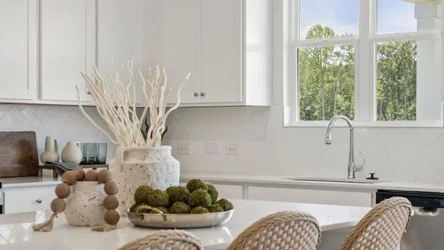 5 bedroom, 4 bathroom, 3,021 sq ft single family residence for sale at 32 Sanborne View Drive, Jefferson, GA 30549 — photo 4