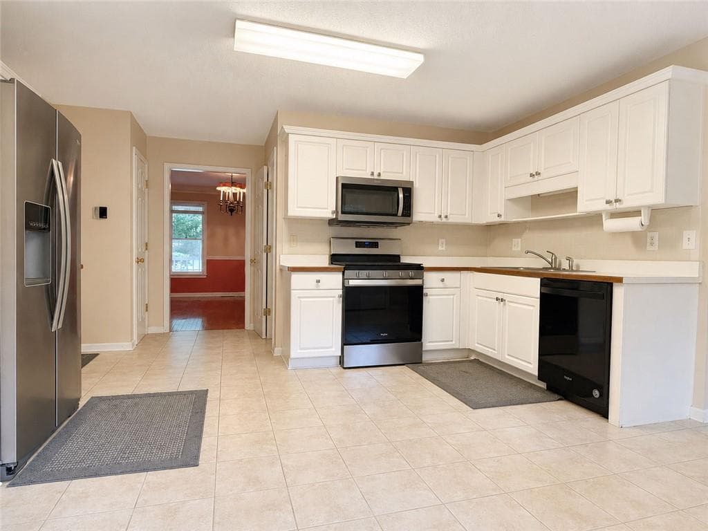4 bedroom, 3 bathroom, 3,459 sq ft single family residence under contract at 152 Banyon Court, Dallas, GA 30157 — photo 7