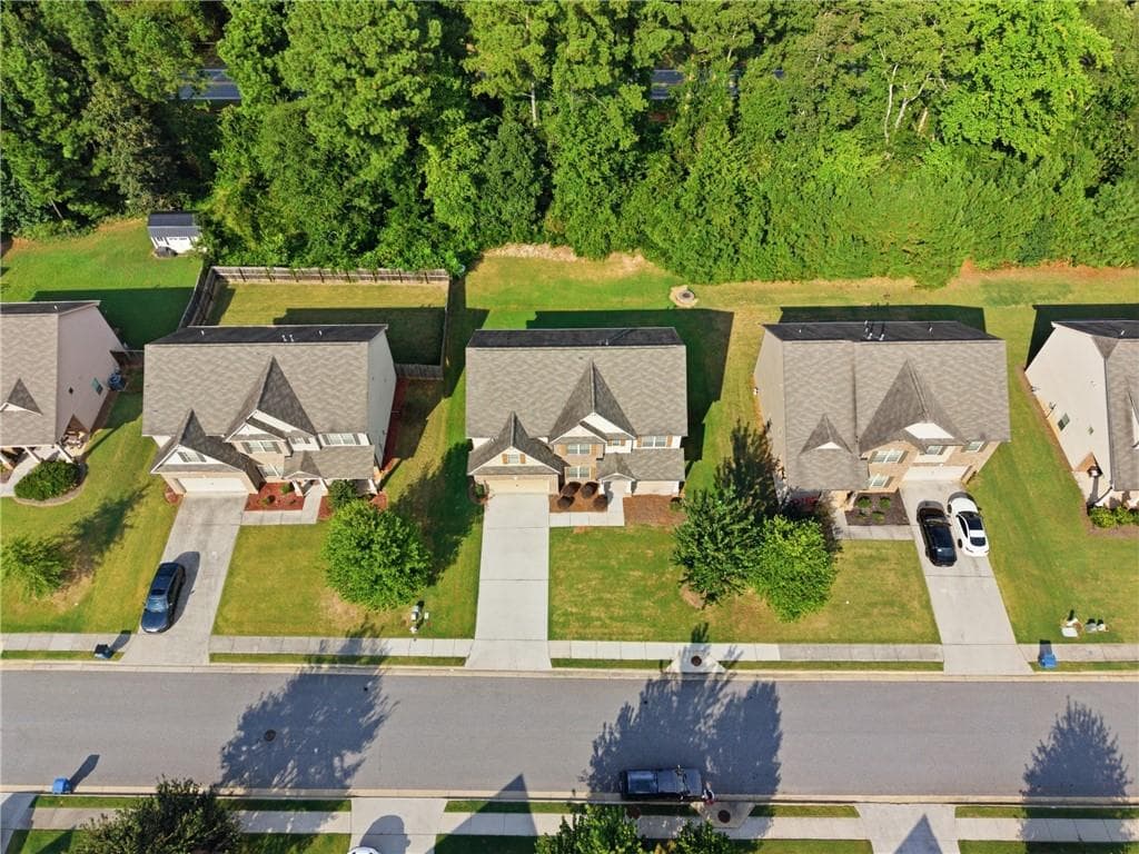 5 bedroom, 3 bathroom, 2,988 sq ft single family residence under contract at 3350 Mulberry Cove Way, Auburn, GA 30011 — photo 2