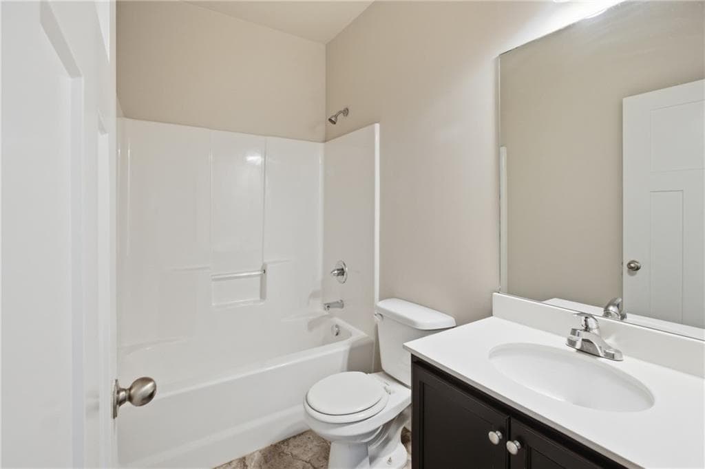 5 bedroom, 3 bathroom, 2,988 sq ft single family residence under contract at 3350 Mulberry Cove Way, Auburn, GA 30011 — photo 9