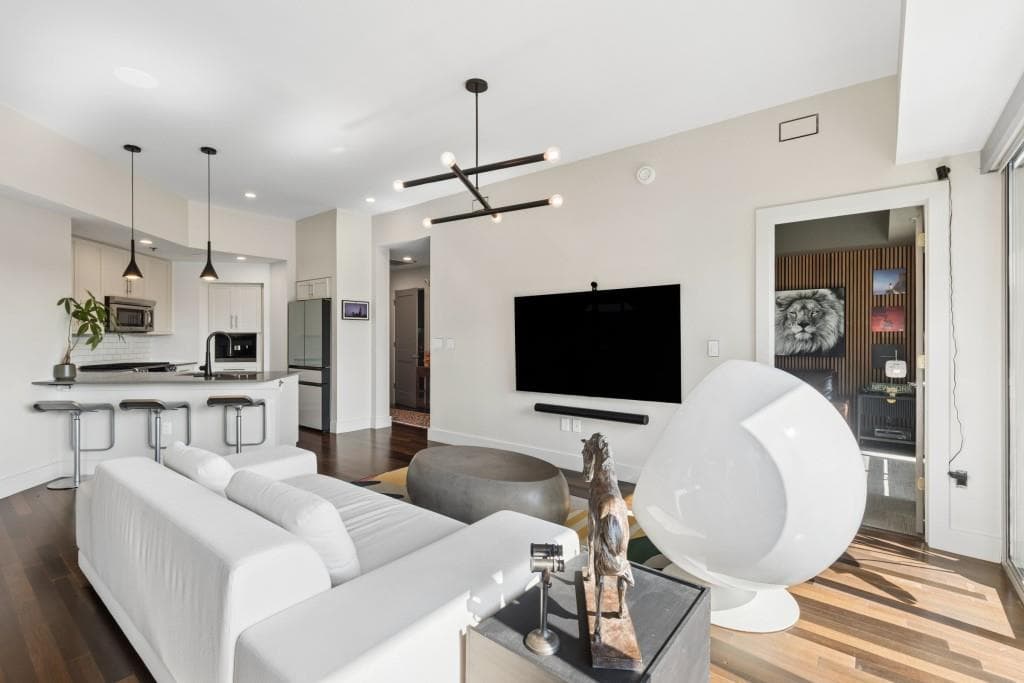 2 bedroom, 2 bathroom, 1,218 sq ft condominium for rent at 1100 Howell Mill Road 413, Atlanta, GA 30318 for $3,250 a month — photo 6