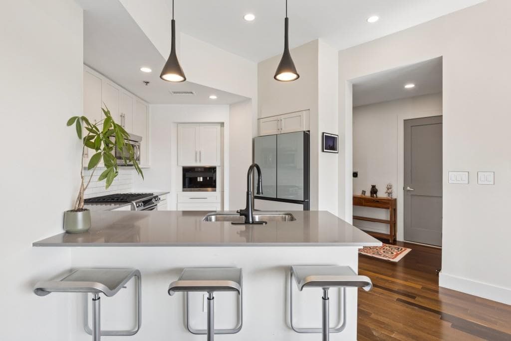 2 bedroom, 2 bathroom, 1,218 sq ft condominium for rent at 1100 Howell Mill Road 413, Atlanta, GA 30318 for $3,250 a month — photo 7