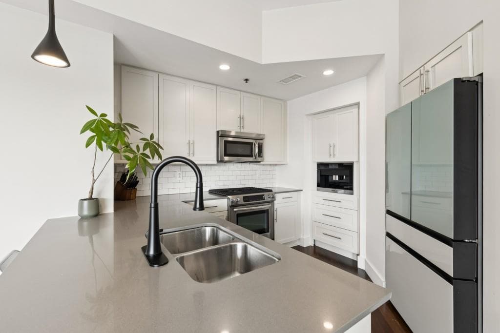 2 bedroom, 2 bathroom, 1,218 sq ft condominium for rent at 1100 Howell Mill Road 413, Atlanta, GA 30318 for $3,250 a month — photo 8